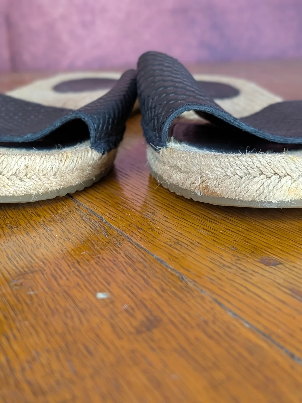 UGG Australia Black Embossed Leather Espadrille Slide Sandals Women’s Slip On Fl